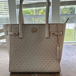 NWT Michael Kors.  Carmen Lt Cream Large Tote